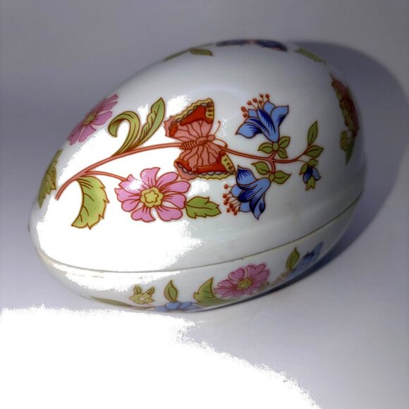Vintage MANN Korea Country Butterfly Porcelain Egg Trinket Box Floral Design - Picture 3 of 10